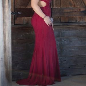 I am selling my junior year prom dress!